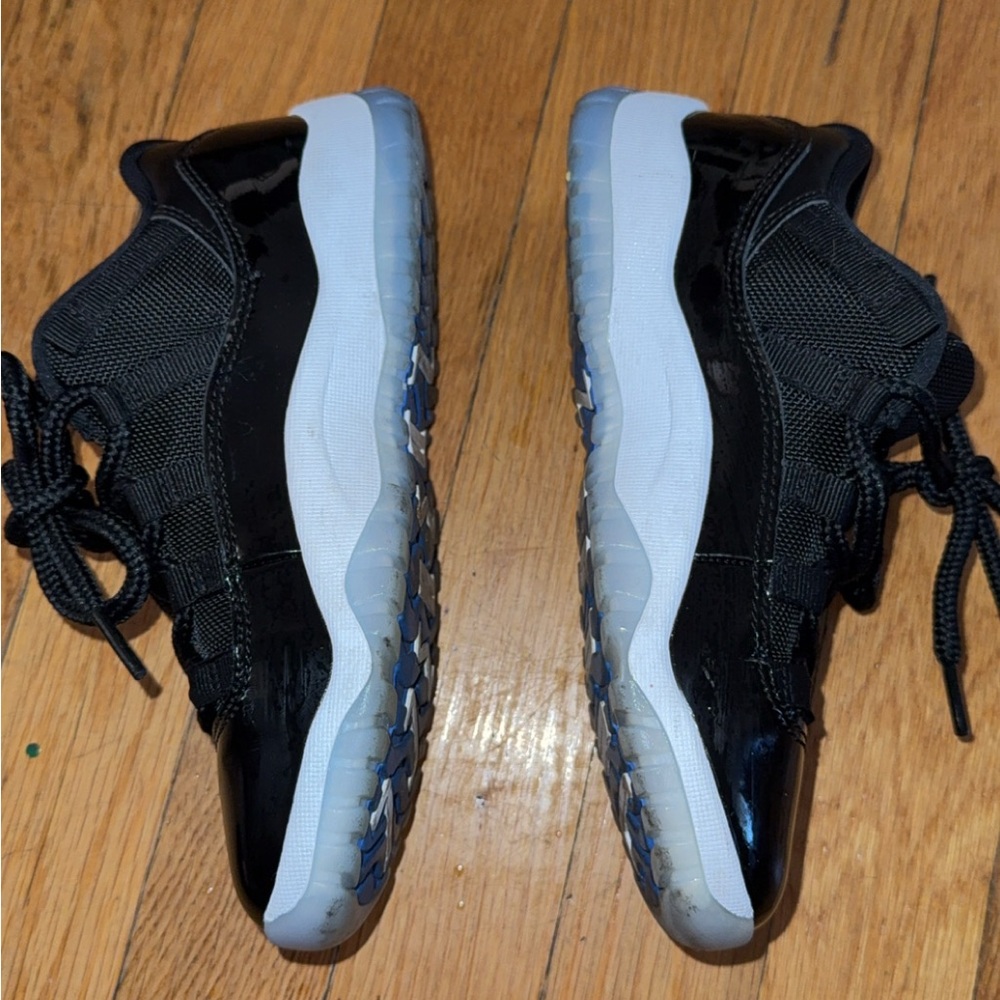 Kids Jordan’s Space jams - Picture 2 of 4